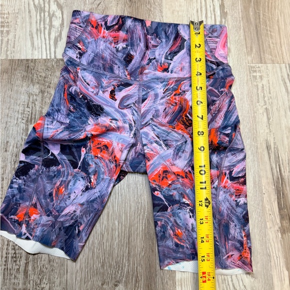 Lululemon Abstract Patterned Shorts - Picture 4 of 7